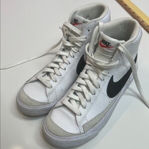 Nike Blazer Mid Sneakers Size Youth 6
